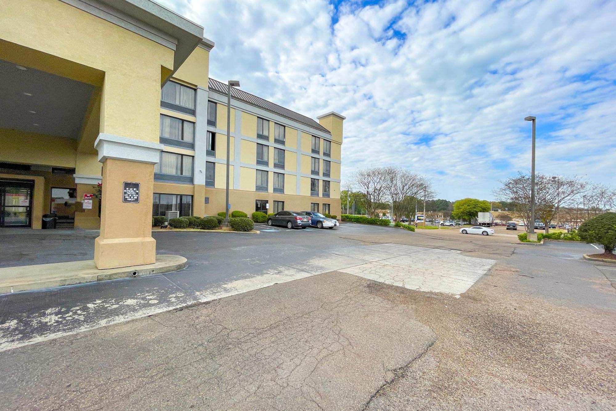 Oyo Townhouse Jackson - Ridgeland Hotell Eksteriør bilde