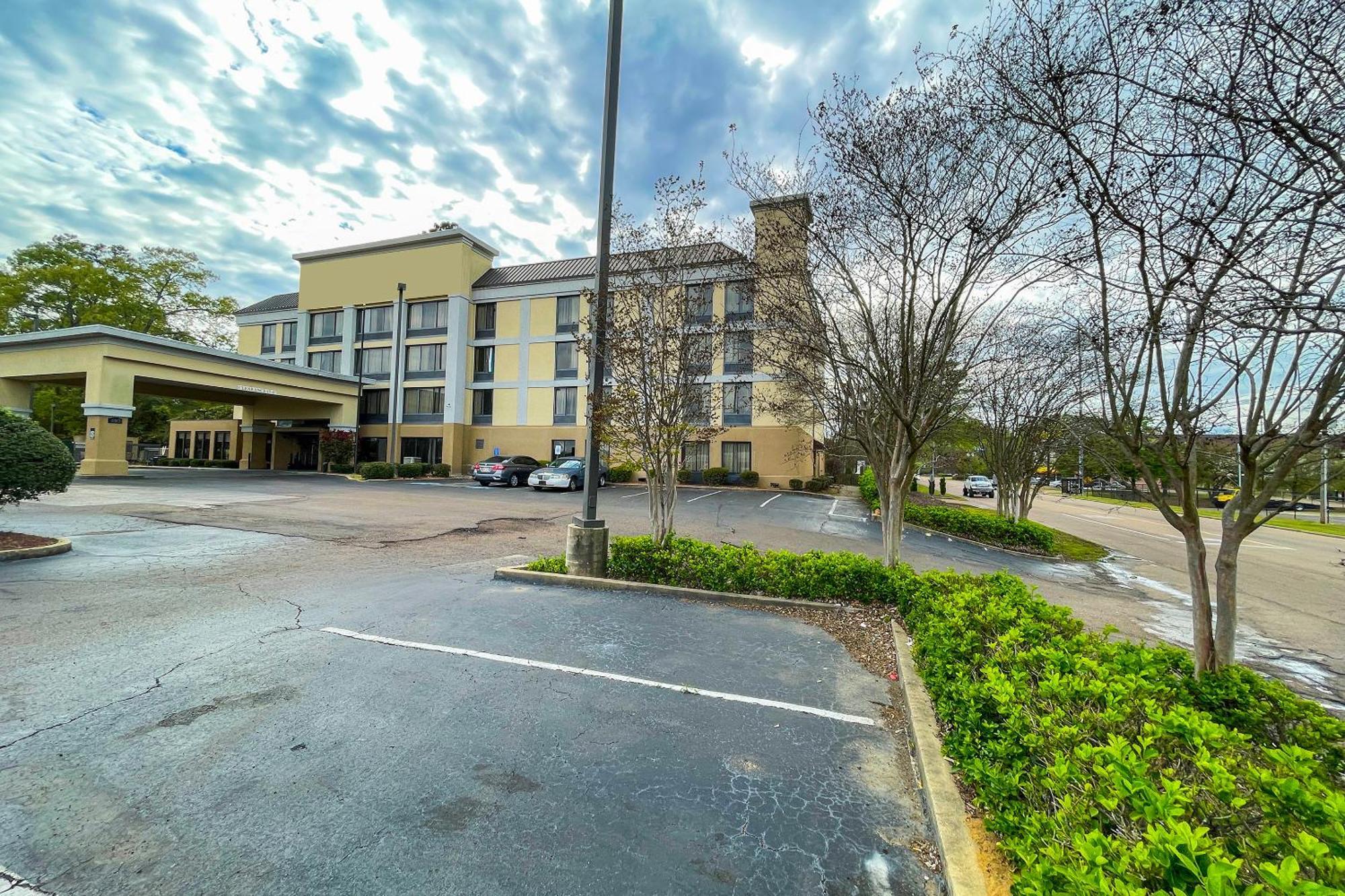 Oyo Townhouse Jackson - Ridgeland Hotell Eksteriør bilde