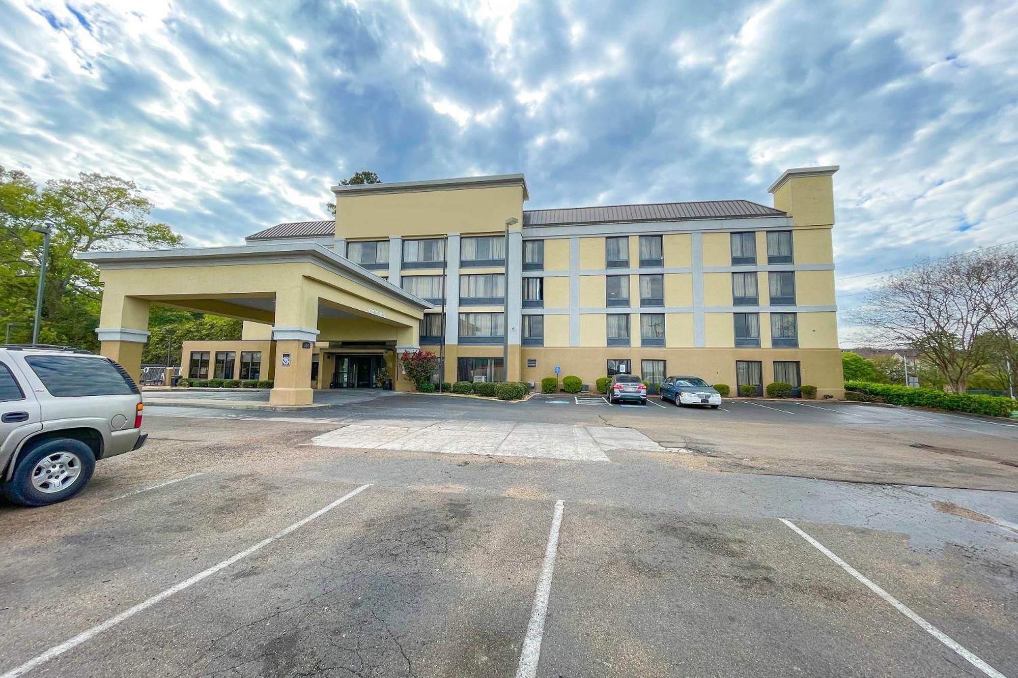 Oyo Townhouse Jackson - Ridgeland Hotell Eksteriør bilde